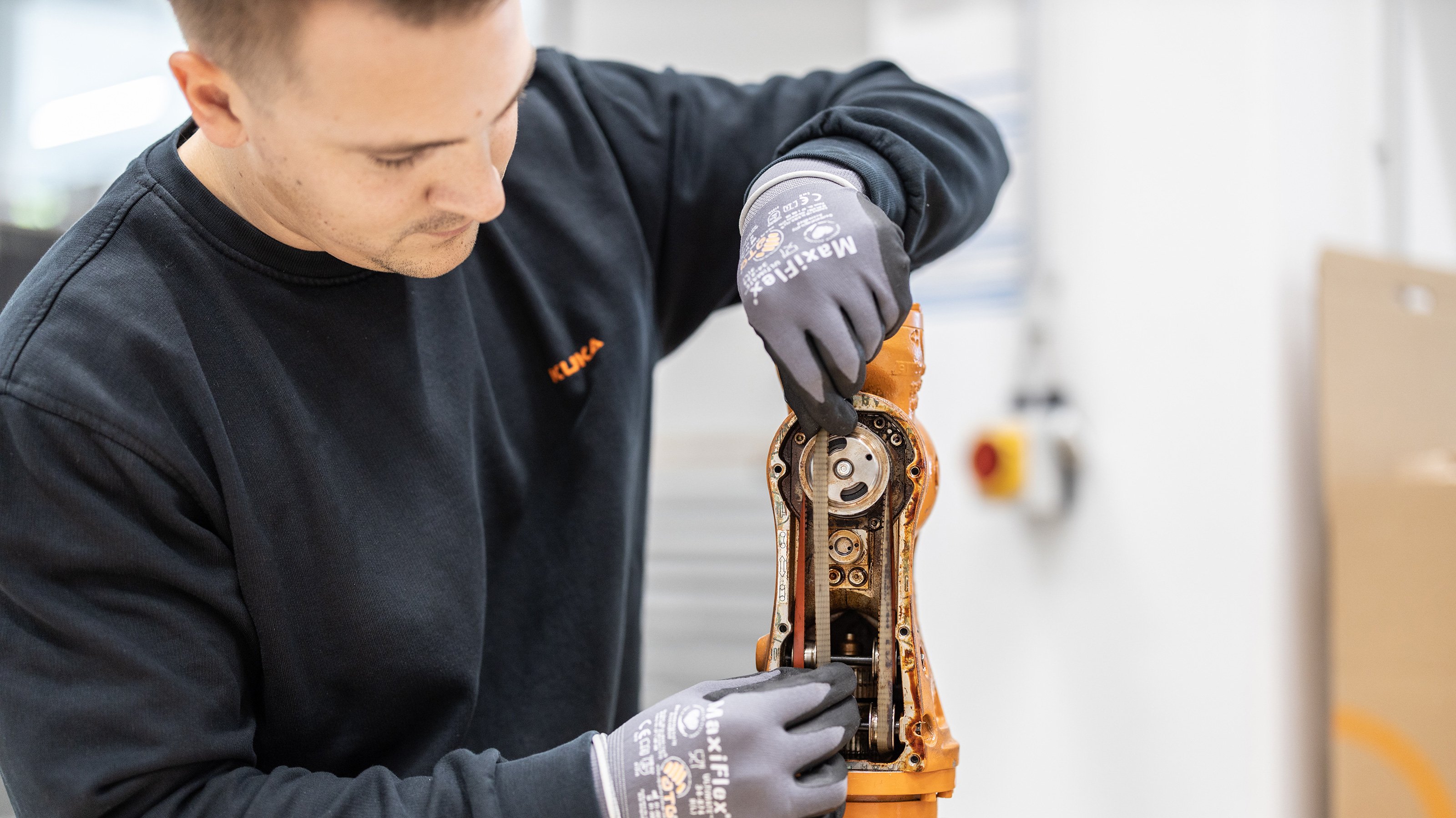 KUKA Used Robots are a cost-efficient way to start your automation projects.